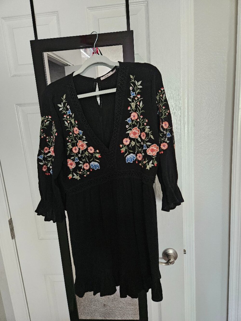 Francesca  Mi Ami Embroidered Flowers On Sleve And Dress, V Neck Mini Dress XL